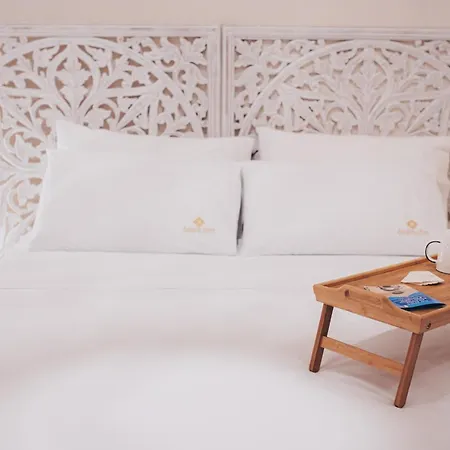 Amira 1899 Luxury Галатина