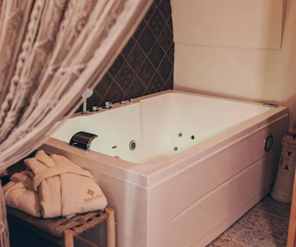 Amira 1899 Luxury