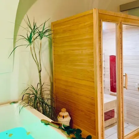 Amira 1899 Luxury Private Jacuzzi And Sauna Ferienhaus Galatina